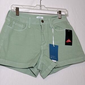 Market & Spruce Sage Green shorts size 6 new tags, front, and back pockets
